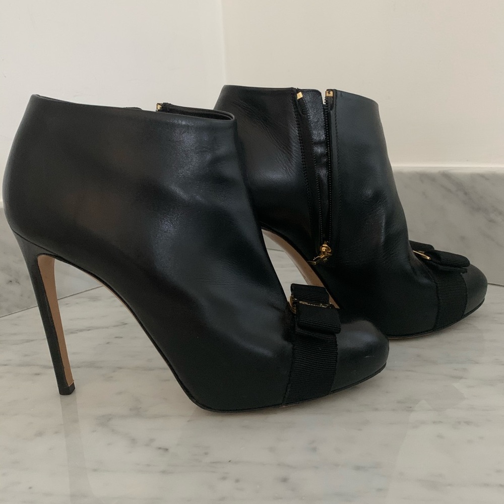 Shoe - Picture 2 of 5